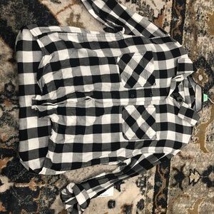 Black/white button shirt